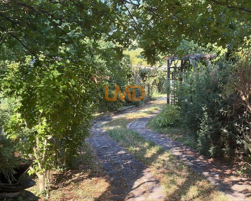 Propriété familiale rare avec parc arboré et fort potentiel foncier - Whatsapp image 2026-09-21 at 11.31.19  4 
