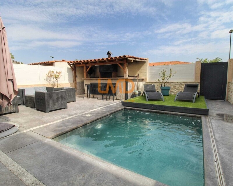 Villa avec pisicne dans quartier calme - 1000041273