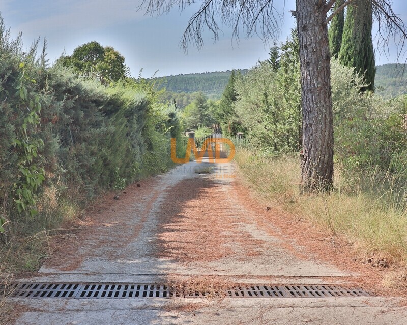 Le Val: terrain constructible de 1300m2 - C59f2198-7e8e-47e7-af6c-d9edf203cce0 1 201 a