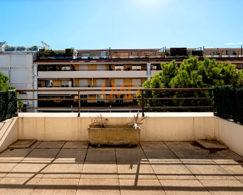 Proche mer T2 avec terrasse et garage - Ia generated 1789048184