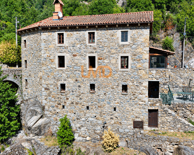 Maison en pierre avec vue dégagée - Chatgpt image 14 sept. 2026 à 15 43 05