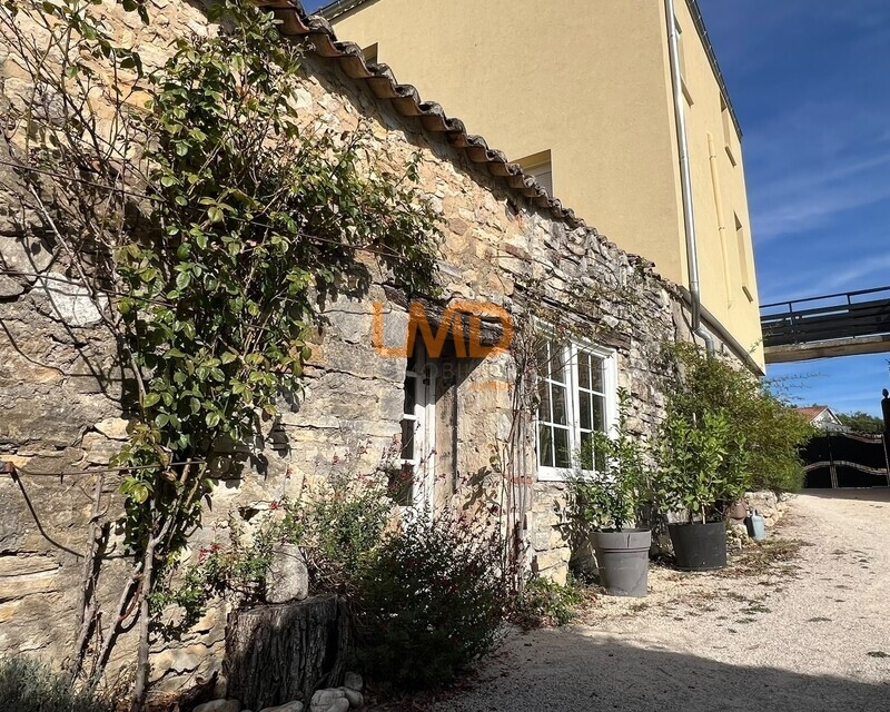 Maison fin 19ème sur un magnifique terrain arboré - F282fcde-cd29-47c1-9e6e-ee5dbfbe371c
