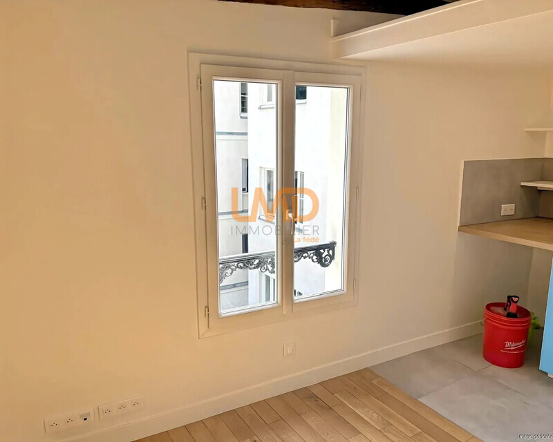 Paris 10e – Studio rénové au dernier étage - Exclusivité Studio 75010 Paris