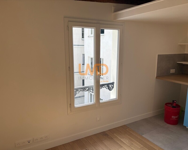 Paris 10e – Studio rénové au dernier étage - Img-20260928-wa0005